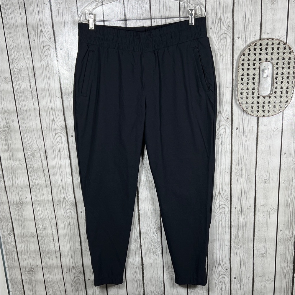 Modern Ambition delightfully technical pants size Large